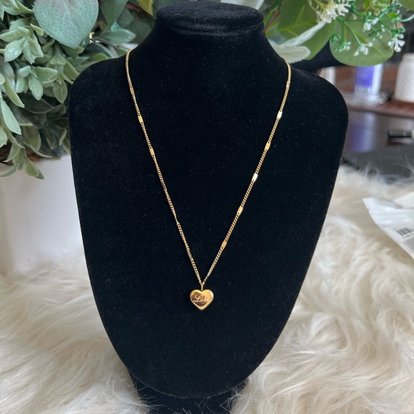 Heart Temperament Gold Plated Stainless Steel
Pendant Fashion Necklace - Picture 2 of 3